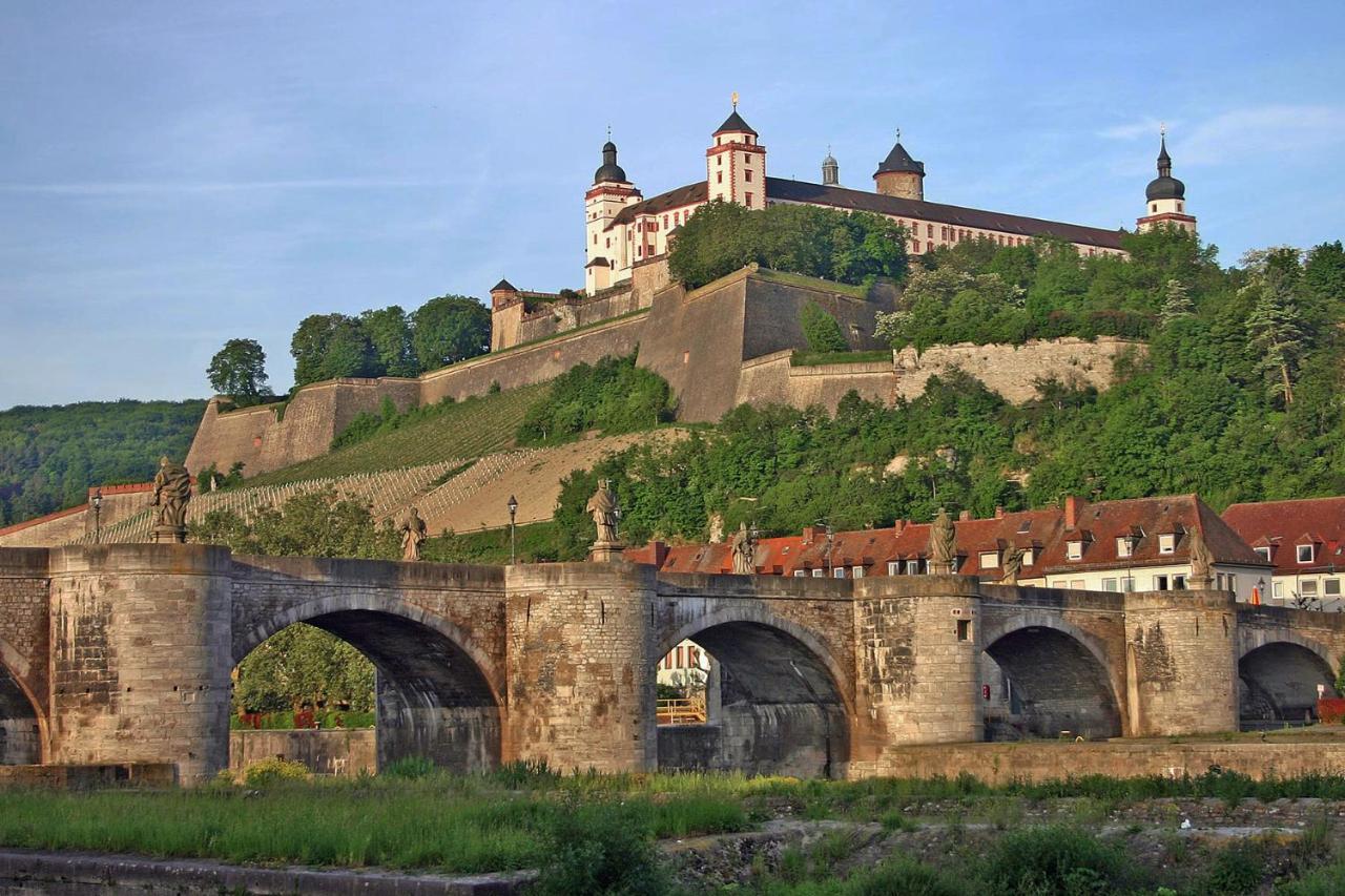 Luxury City Apartment - View Of River And Castle Wurzburg Exterior photo