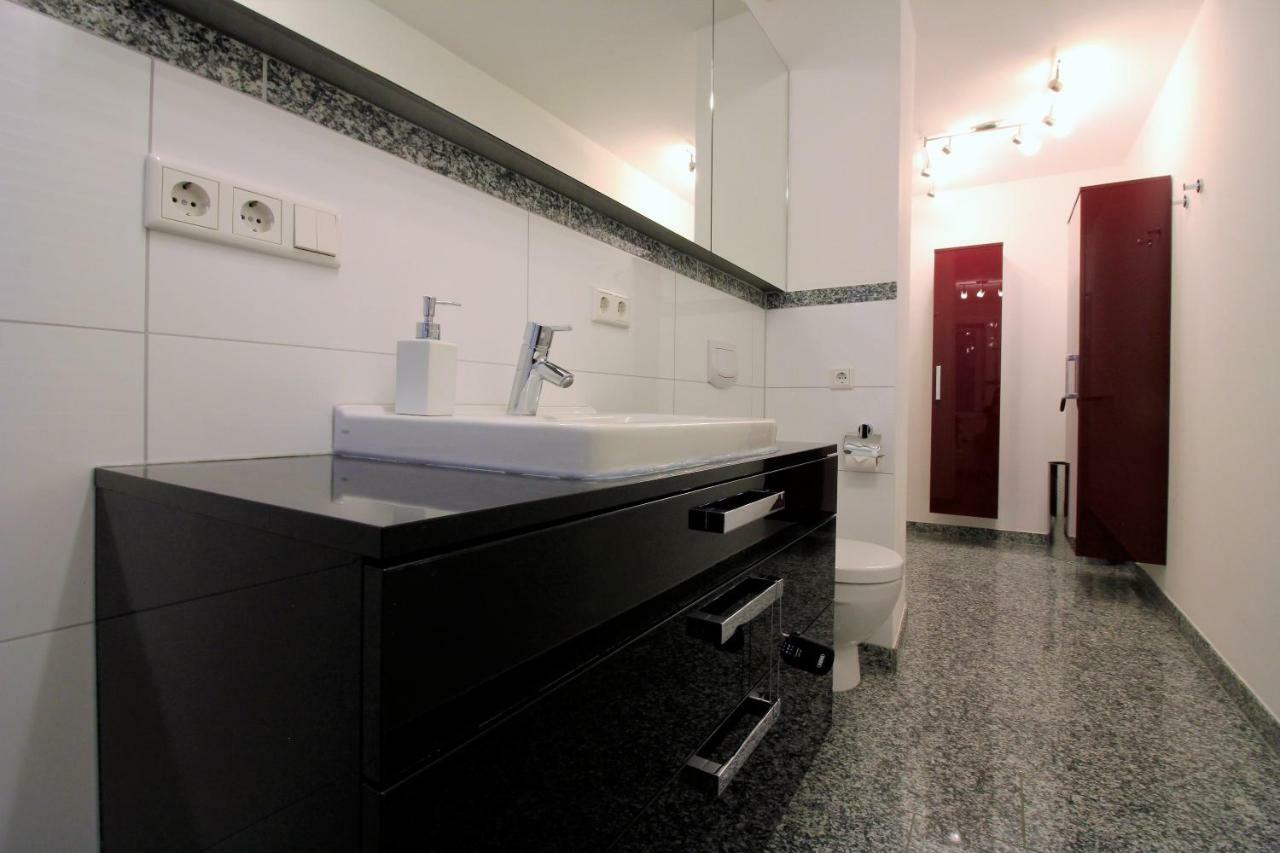 Luxury City Apartment - View Of River And Castle Wurzburg Exterior photo